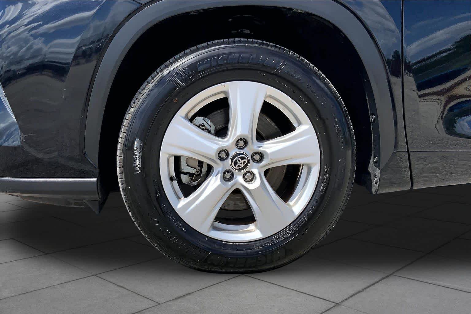 Used 2025 Midnight Black Metallic Toyota LE image 11