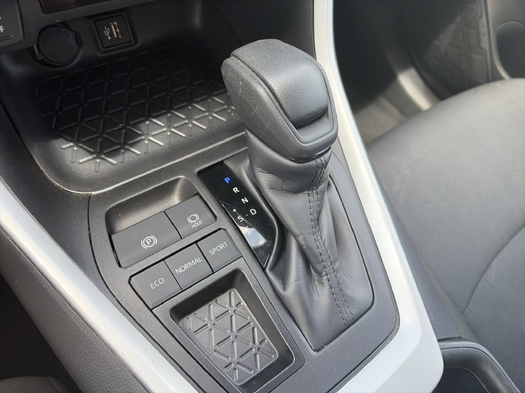 Used 2025  Toyota XLE image 26