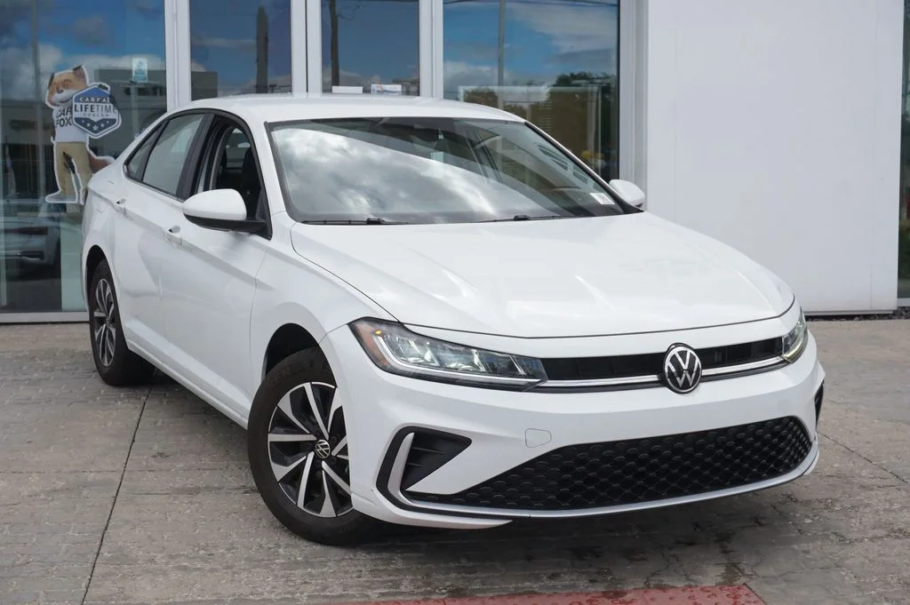 Certified Used 2025 White Volkswagen 1.5T S image 4