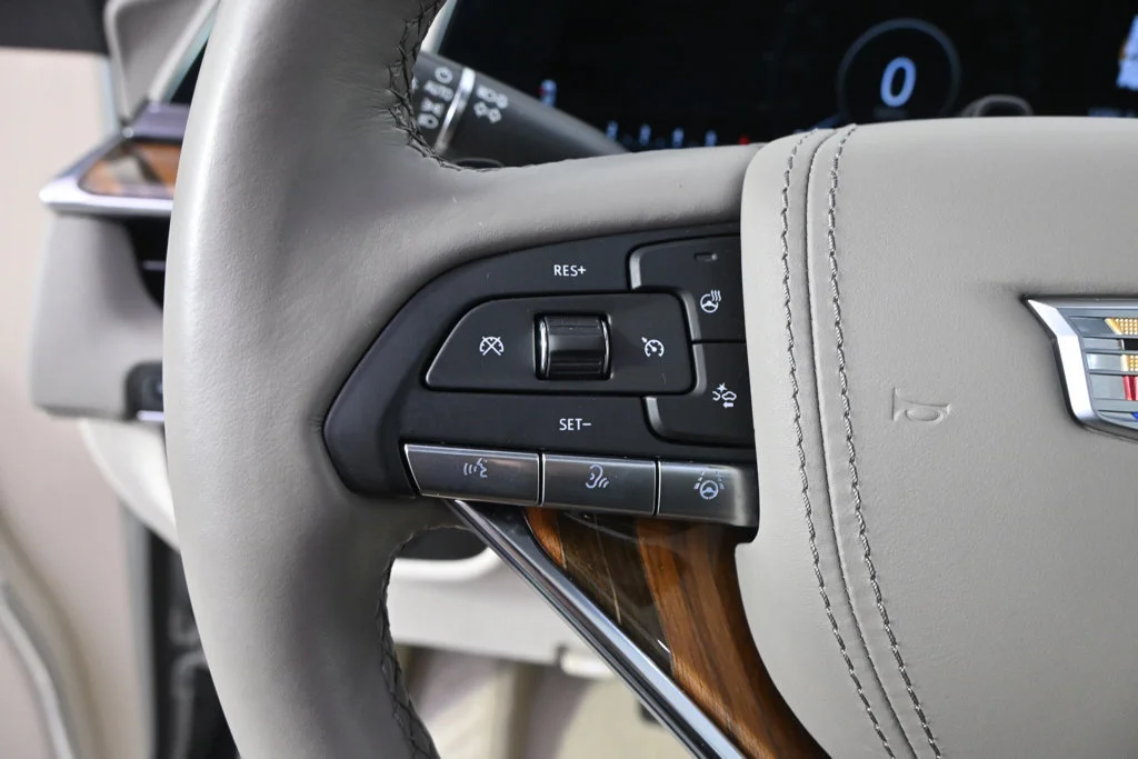 Used 2024 Crystal White Tricoat Cadillac Premium Luxury Platinum image 33