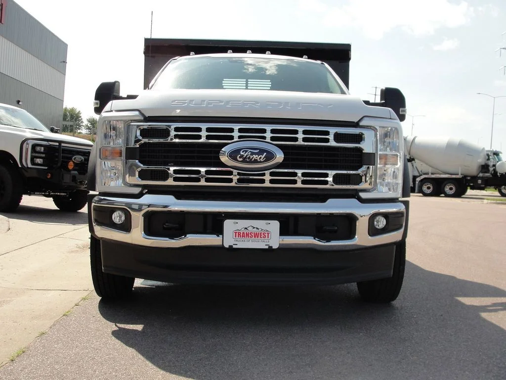 New 2025 Oxford White Ford F-550® XL image 5