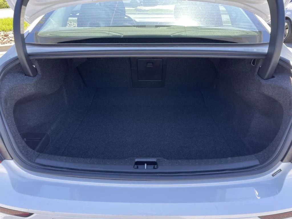 Used 2024 Crystal White Metallic Volvo Core Dark Theme image 29