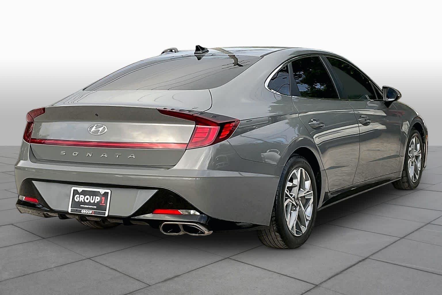 Used 2023 Hampton Gray Hyundai SEL image 13