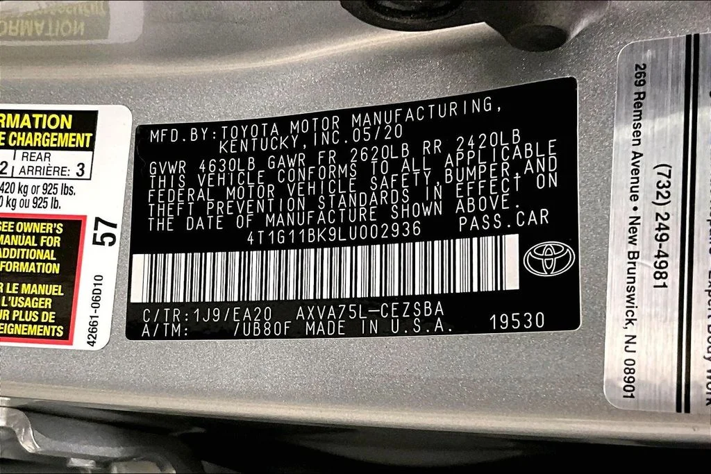 Used 2020 Silver Toyota SE image 19