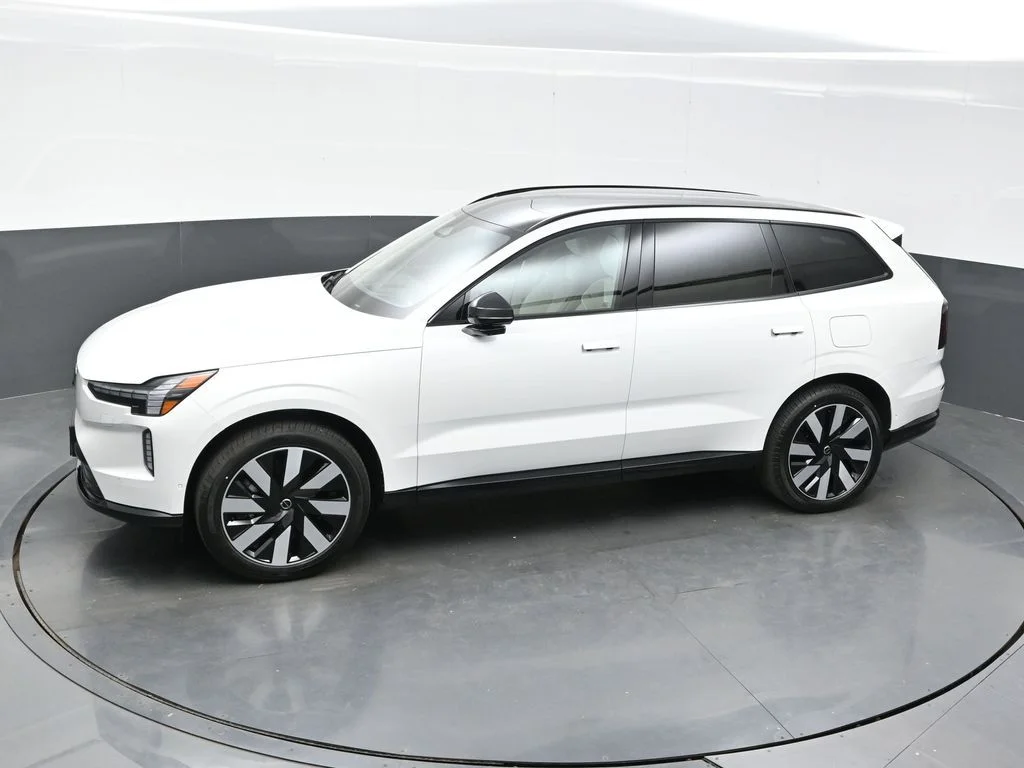 New 2026 Crystal White Volvo Twin Motor Plus image 32