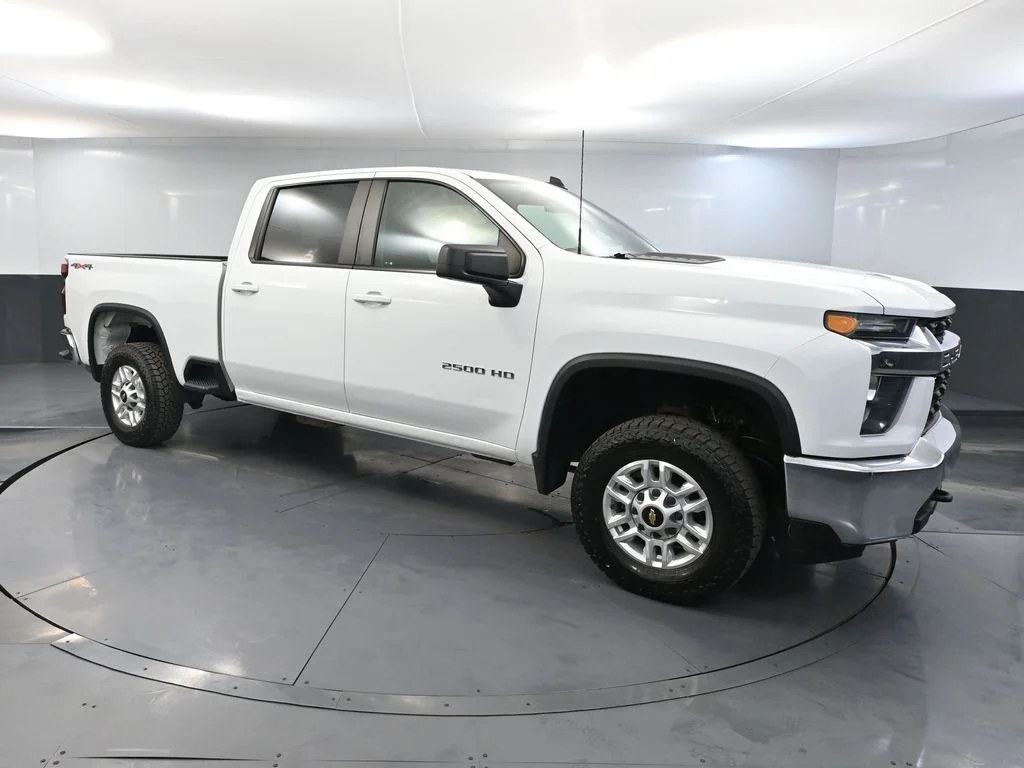 Used 2022 White Chevrolet LT image 1