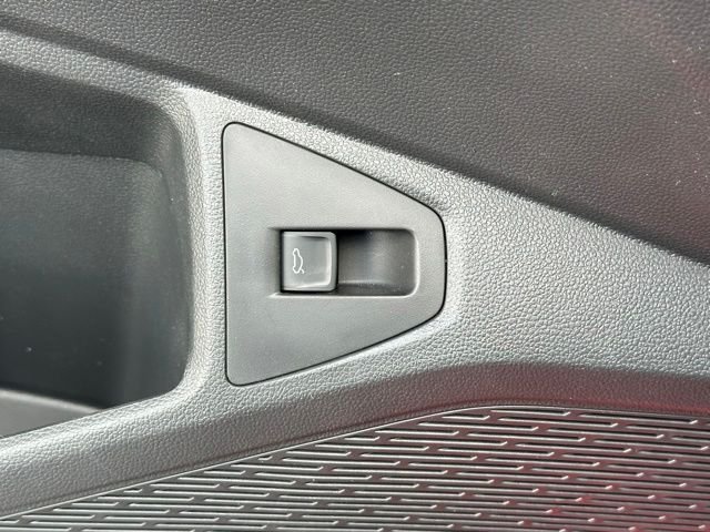 New 2026 Kings Red Metallic Volkswagen 1.5T SE image 21
