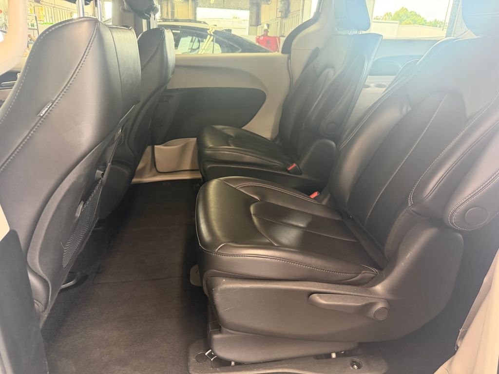 Used 2023 Silver Mist Clearcoat Chrysler Touring L image 20