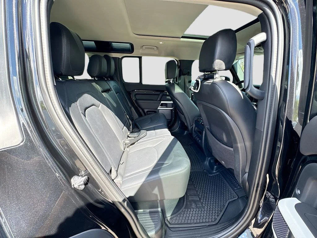 Used 2024  Land Rover S image 29