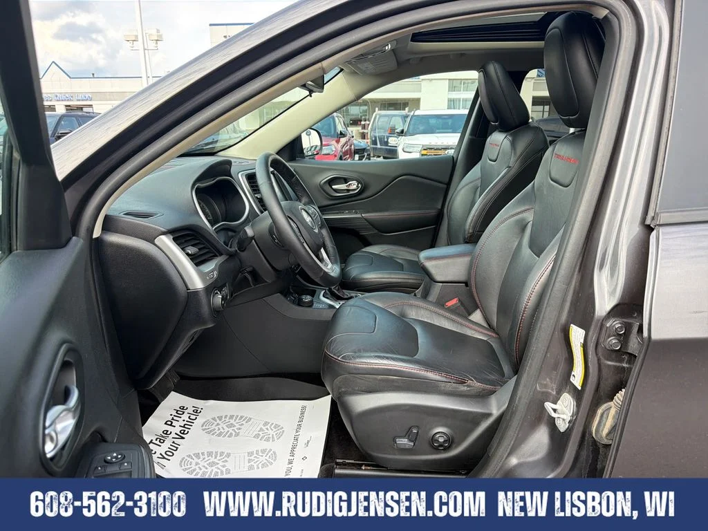 Used 2016 Gray Jeep Trailhawk image 9