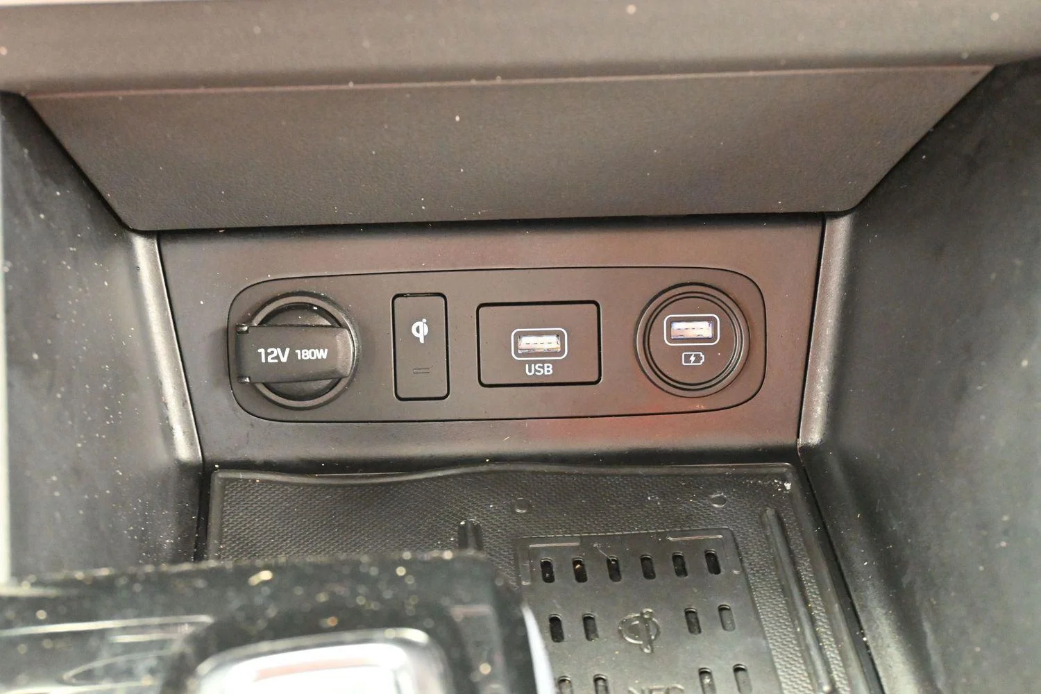 Used 2020  Hyundai SEL image 25