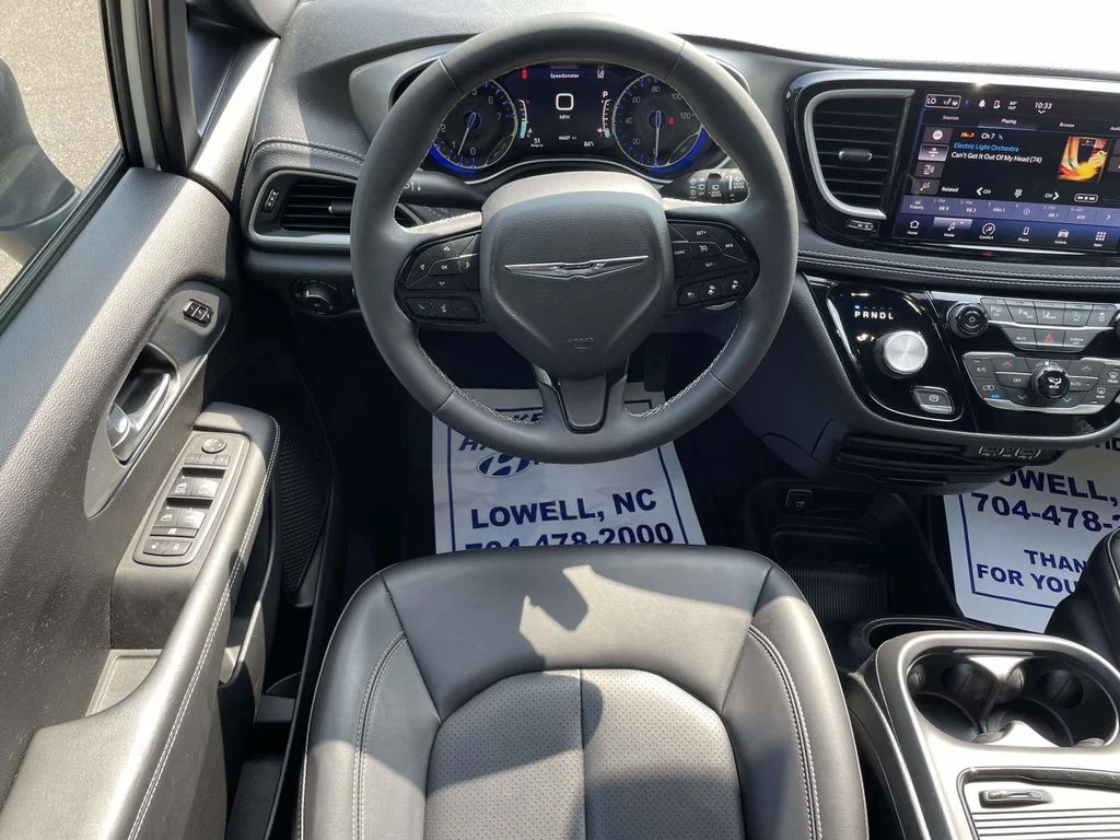 Used 2023 White Chrysler Touring S image 12