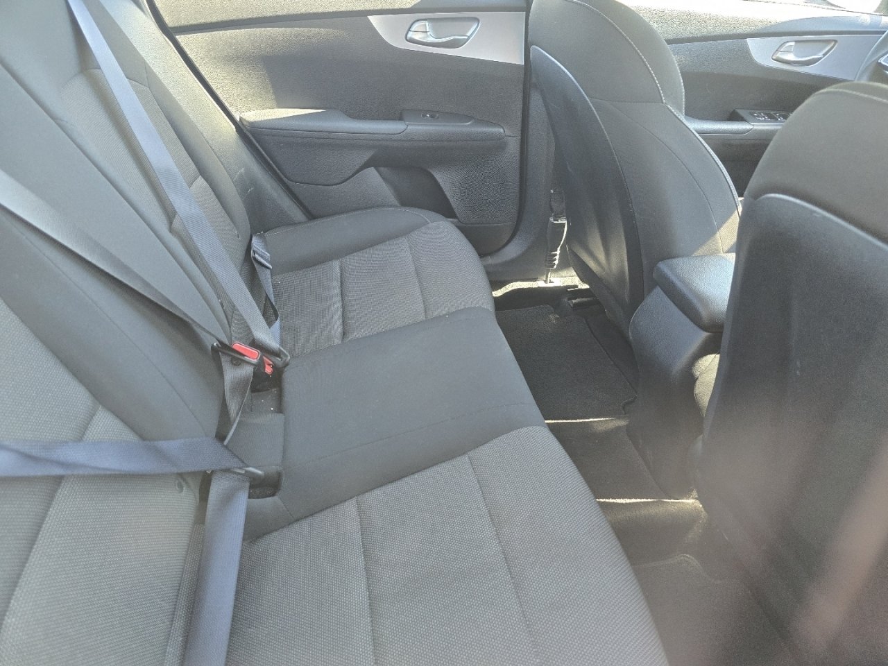 Used 2023 White Kia LXS image 10