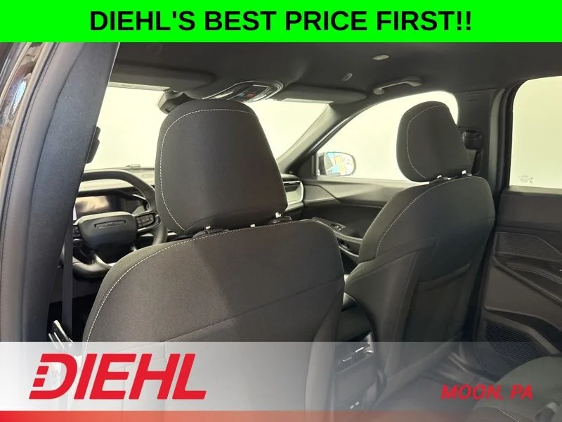 New 2026 Diamond Black Crystal Pearlcoat Jeep Laredo image 18