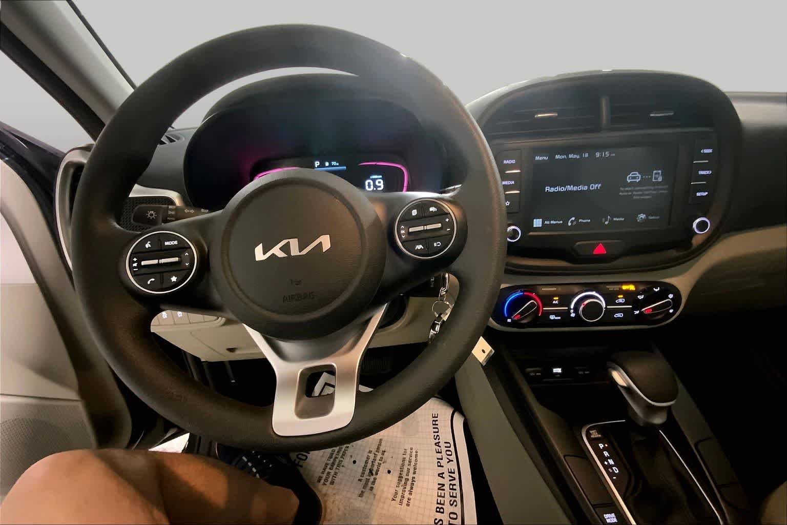 Used 2025 Gravity Gray Kia LX image 5