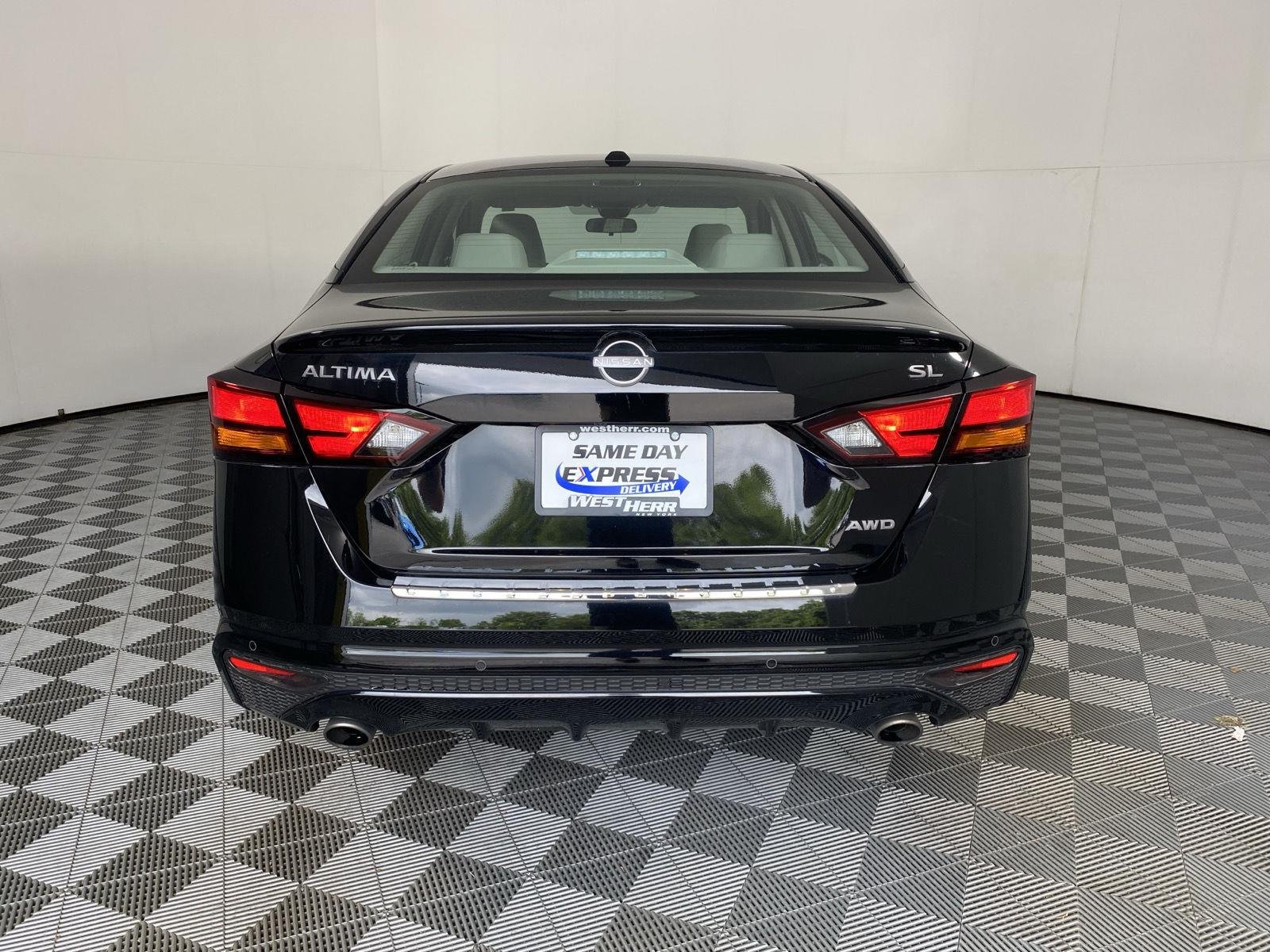 Used 2023 Super Black Nissan 2.5 SL image 6