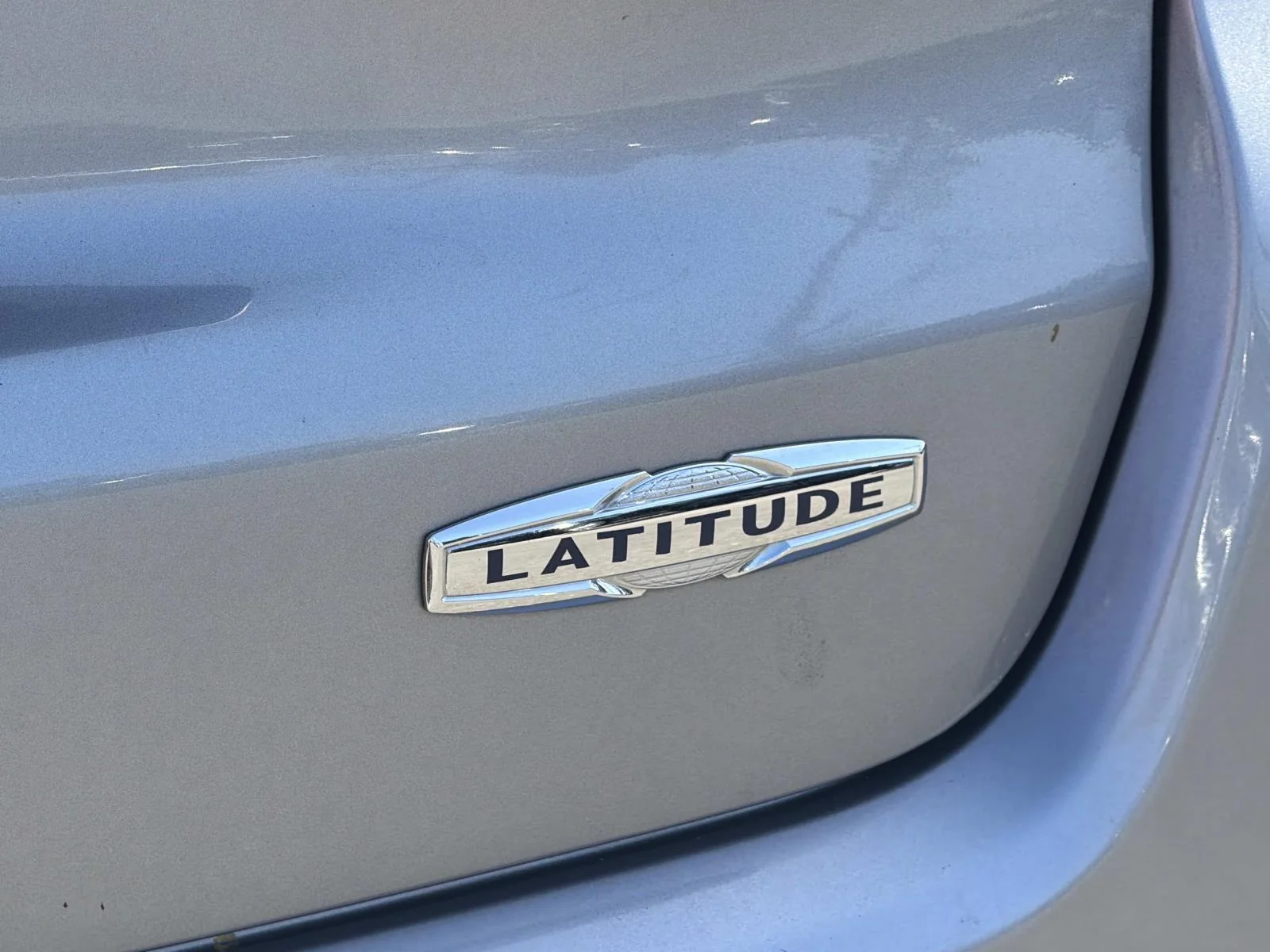 Used 2024 BALTIC GRAY MET Jeep Latitude 4x4 image 21