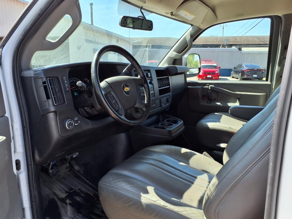Used 2021 Summit White Chevrolet WT image 4