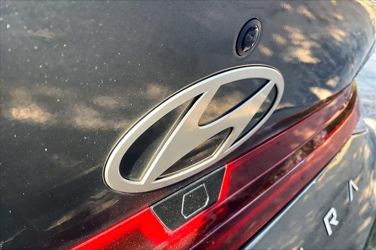 Used 2025 Amazon Gray Hyundai SEL Convenience image 31