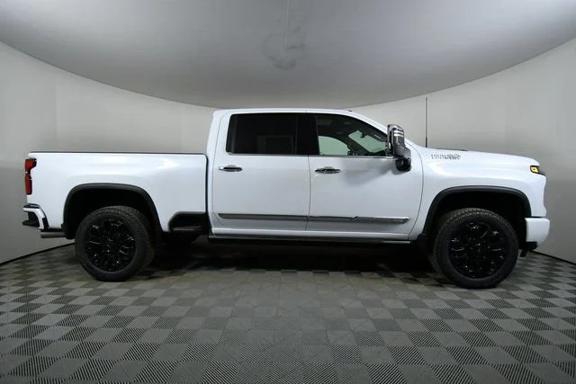 New 2026 Polar White Tricoat Chevrolet High Country image 15