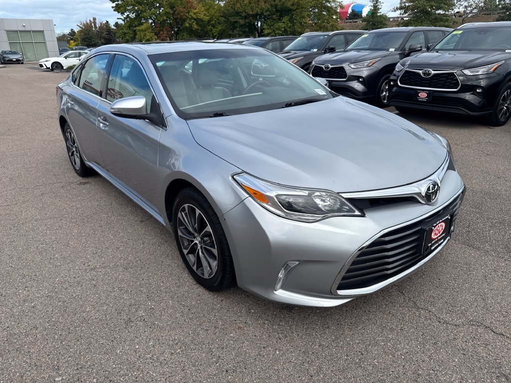 Used 2016 Silver Toyota XLE Premium image 9