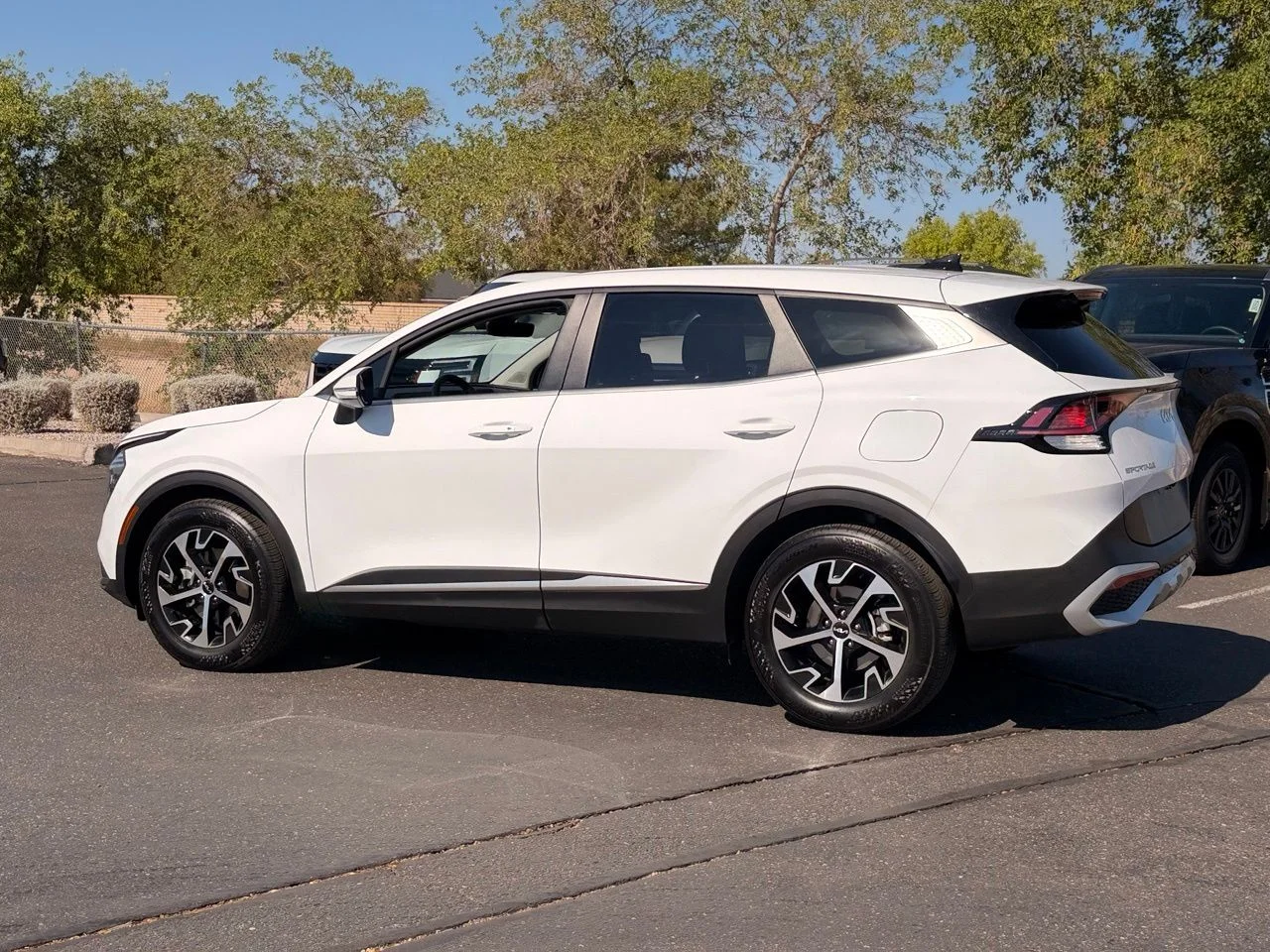 Used 2025 Glacial White Pearl Kia EX image 3