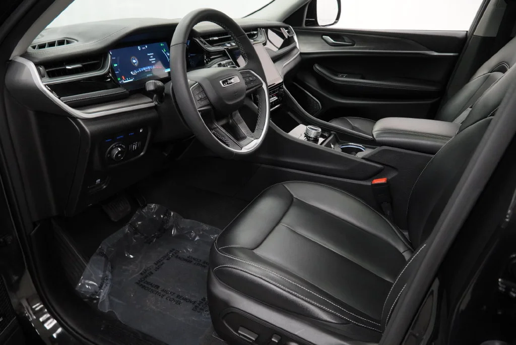 Used 2023  Jeep 4xe image 21