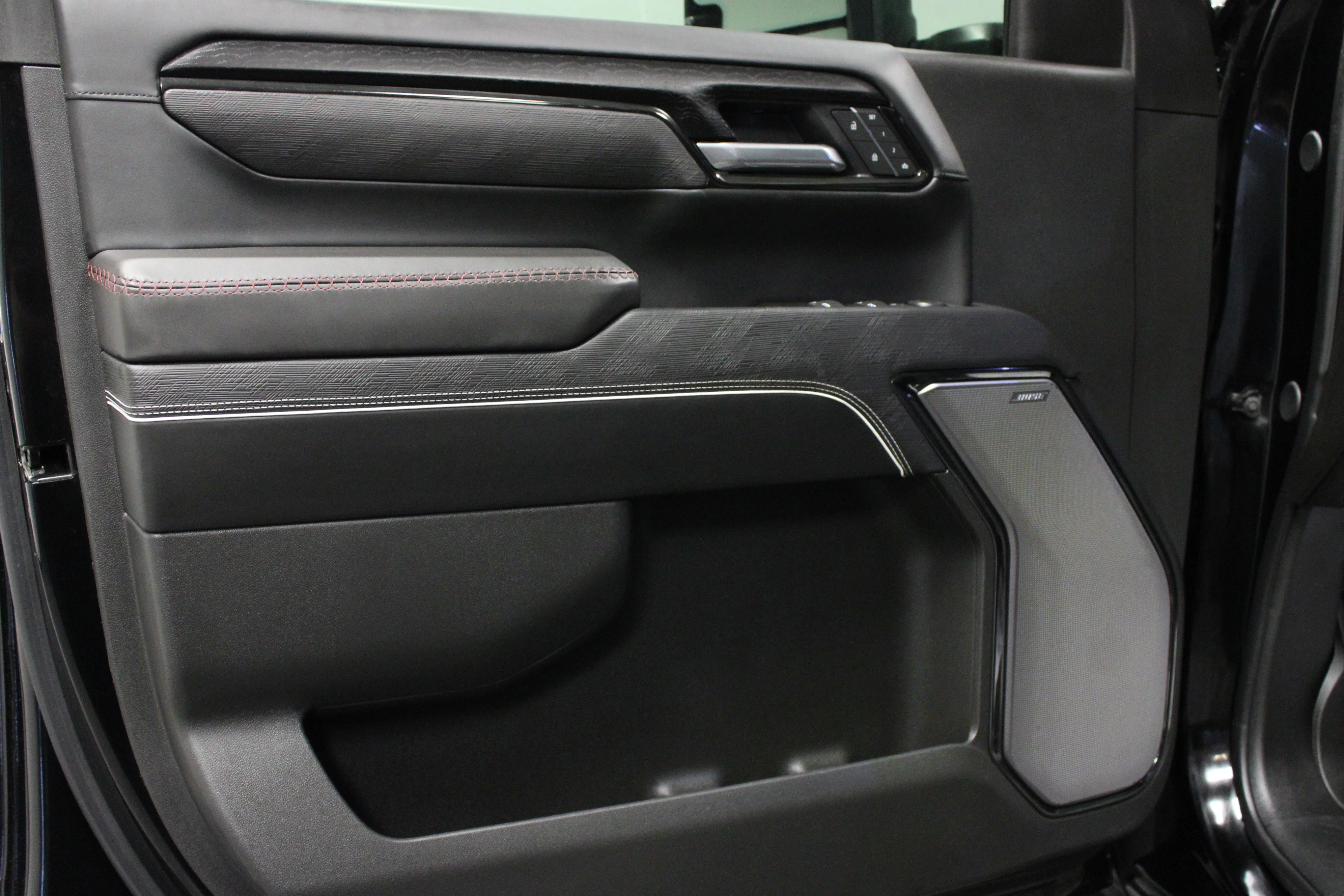 Used 2025 Onyx Black GMC AT4X image 11