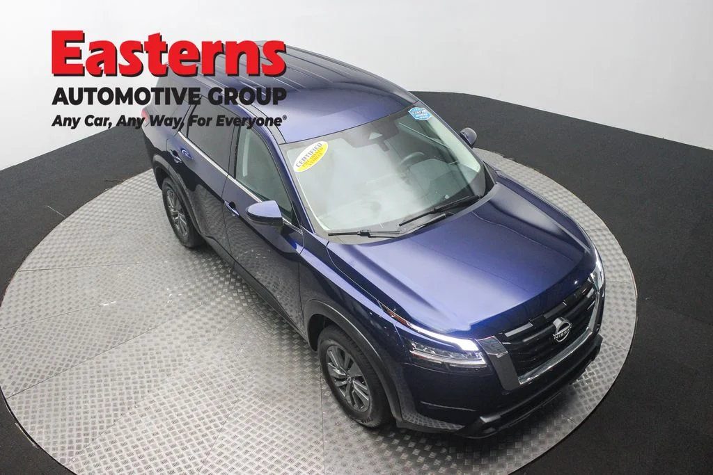 Used 2022 Blue Nissan S image 3