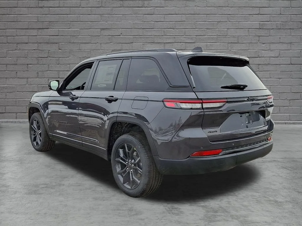 New 2025 Baltic Gray Metallic Clearcoat Jeep Limited image 6