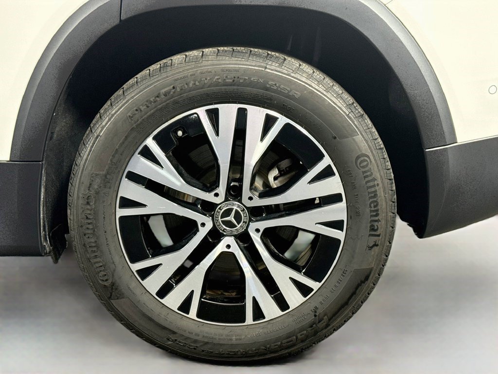 Used 2024 Polar White Mercedes-Benz GLB 250 image 32