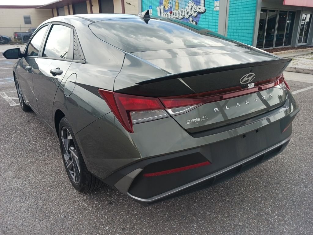 2025 Hyundai Elantra SEL - Photo 5