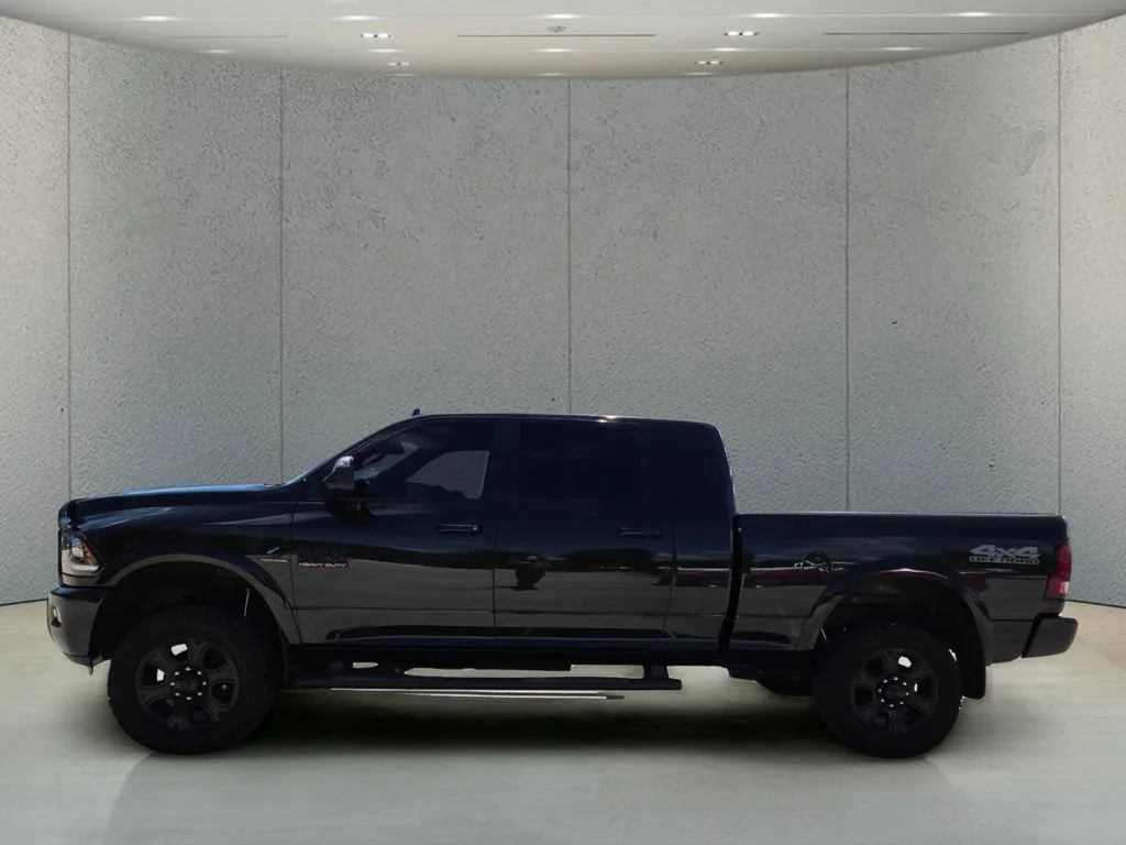 Used 2018 Brilliant Black Crystal Pearlcoat Ram Laramie image 9