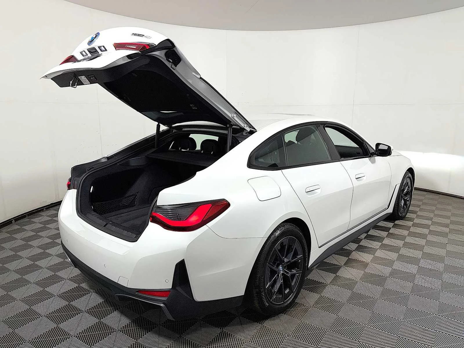 2023 BMW i4 40 - Photo 23