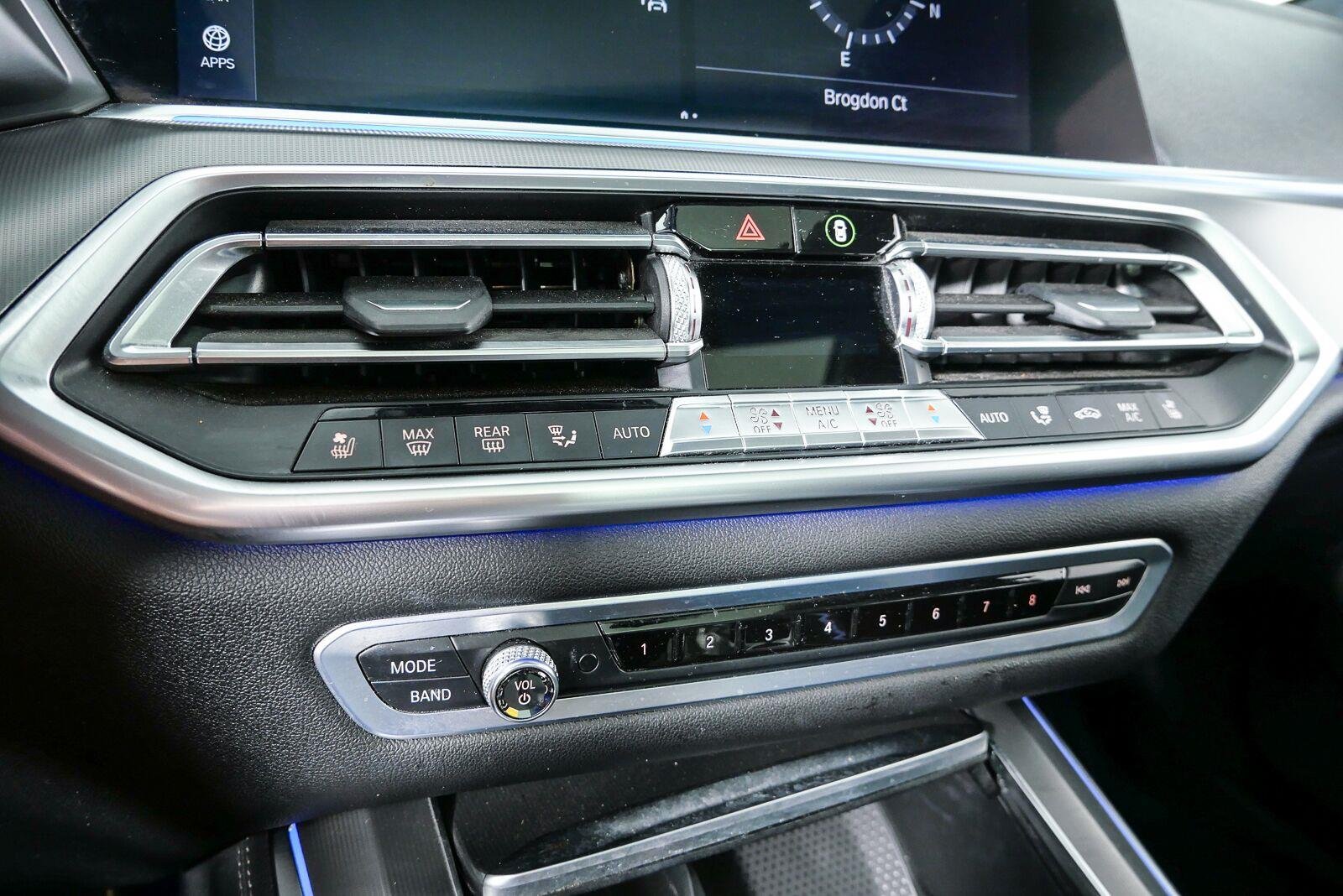 Used 2019 Tanzanite Blue II Metallic BMW xDrive40i image 16