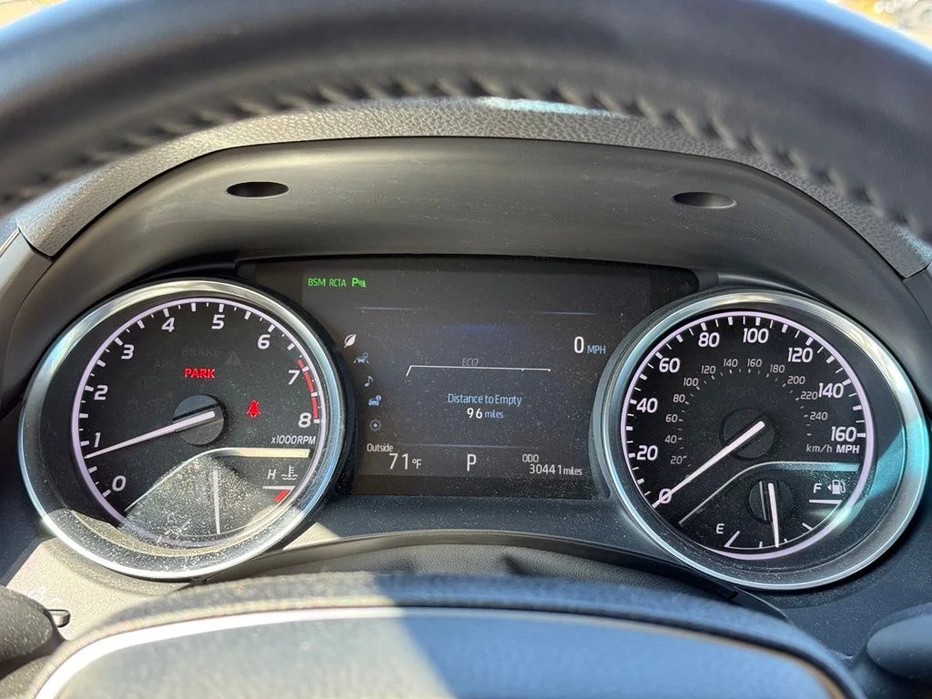 Used 2018 Beige Toyota XLE image 10