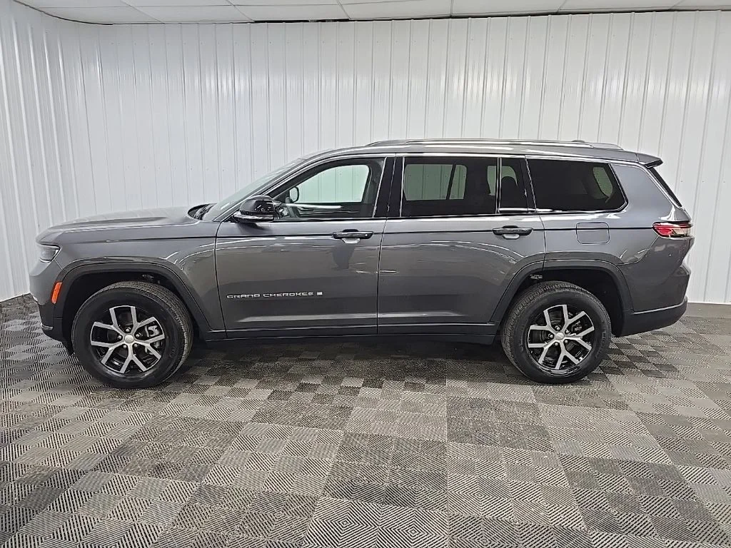 Used 2023 Gray Metallic Jeep Limited image 5