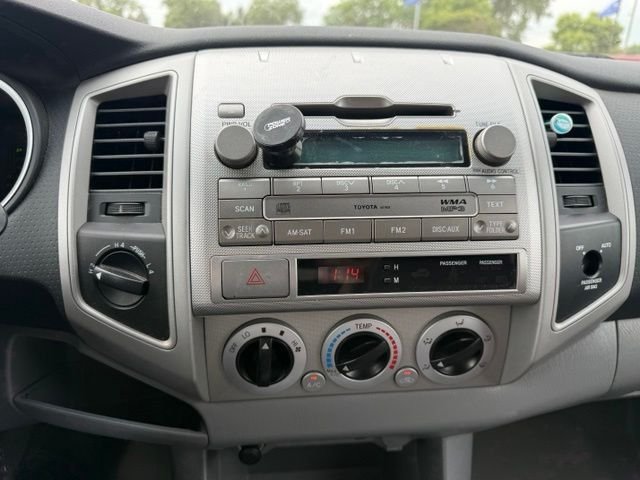 Used 2011  Toyota Base image 15