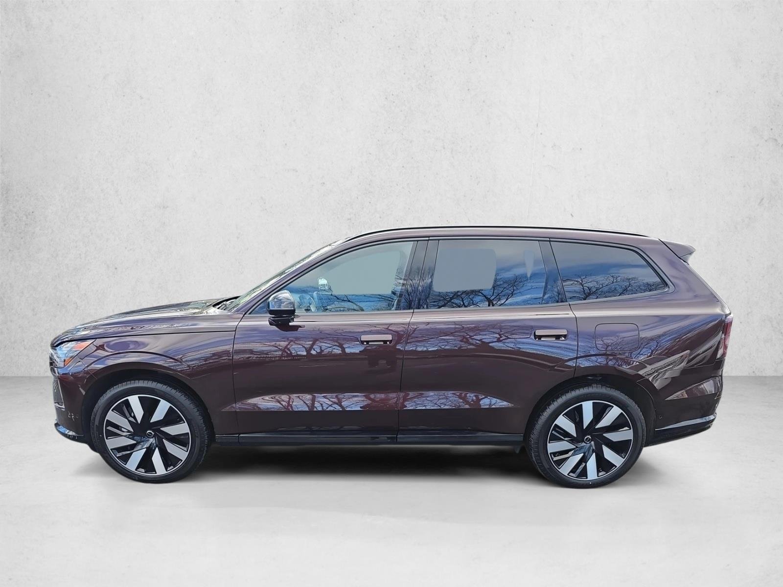 Used 2025 Mulberry Metallic Volvo Ultra image 8