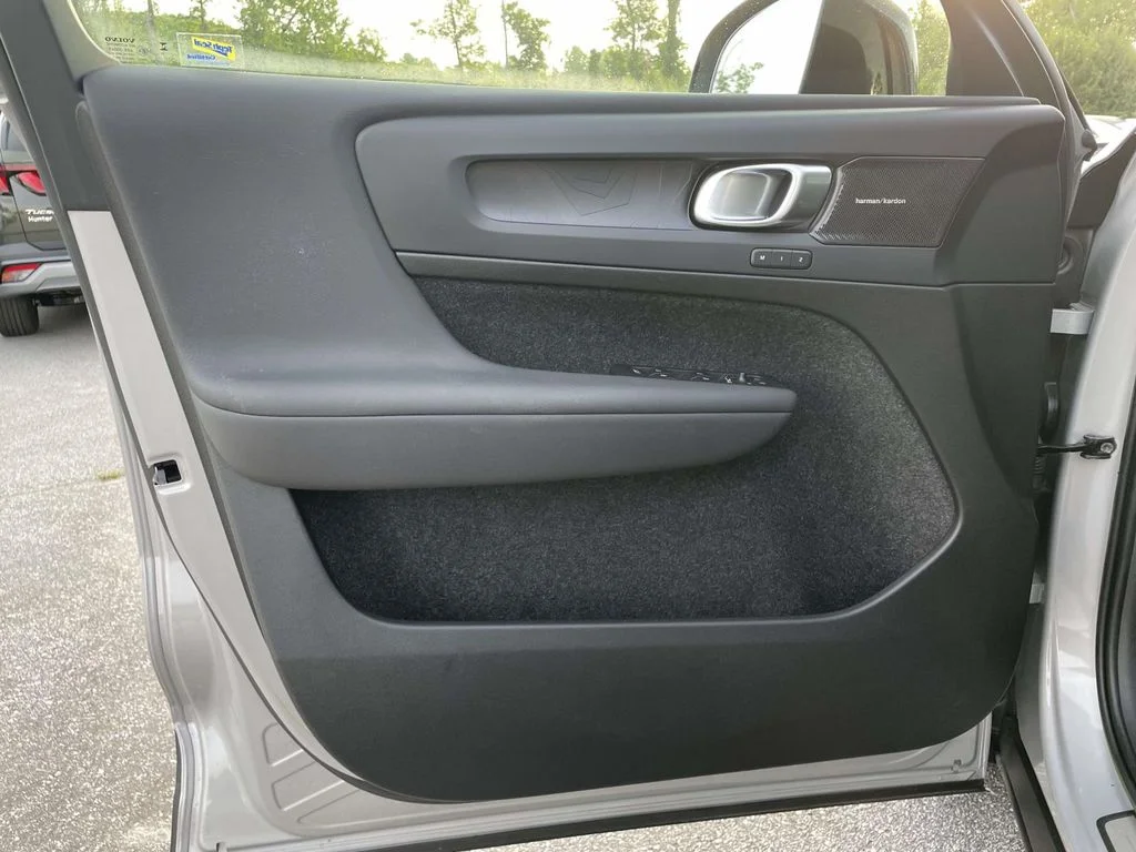 Used 2023 Silver Dawn Metallic Volvo Ultimate image 5