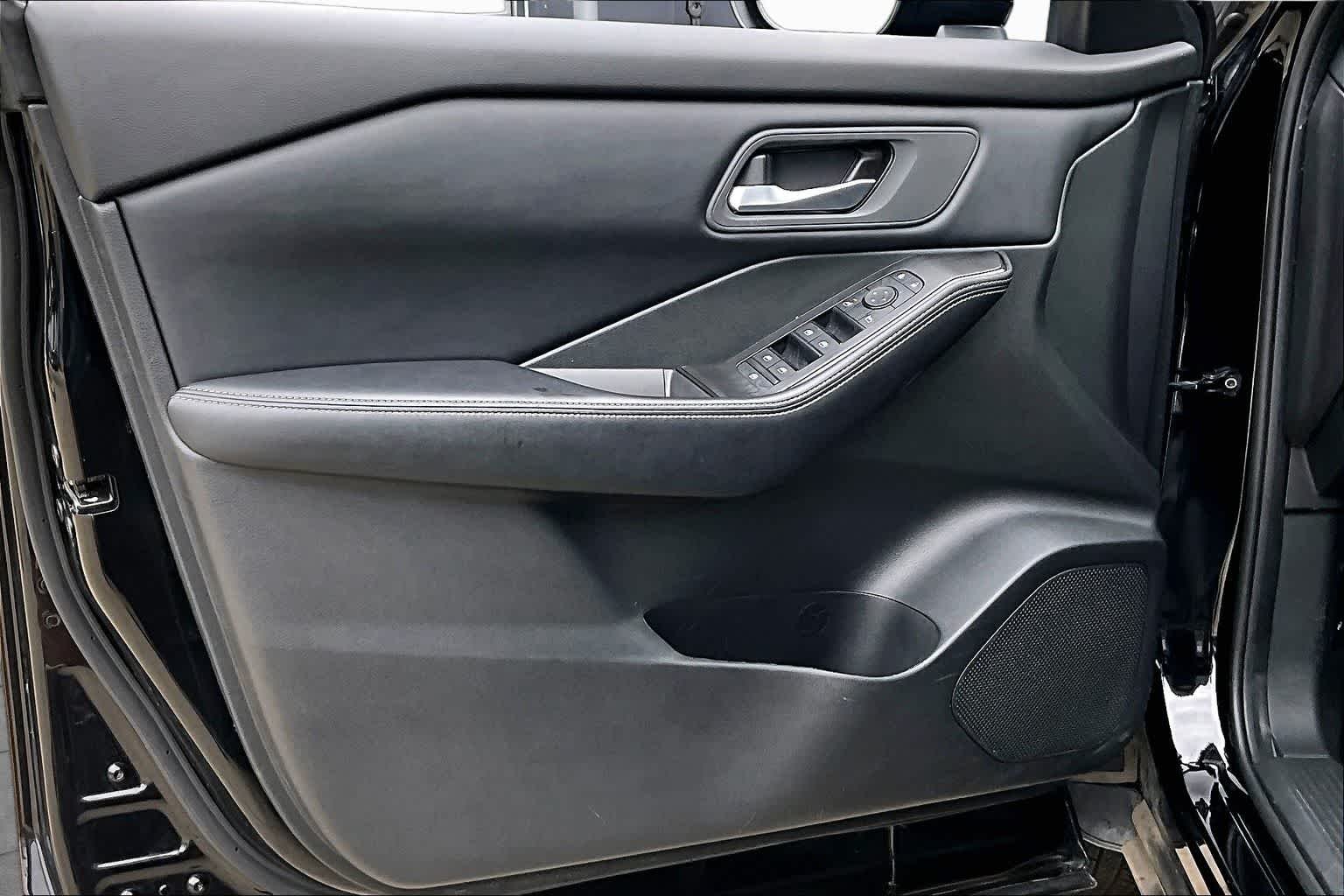 Used 2025 Super Black Nissan SV image 20