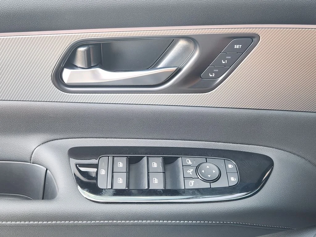 New 2026 Champagne Silver Metallic Nissan Platinum image 18