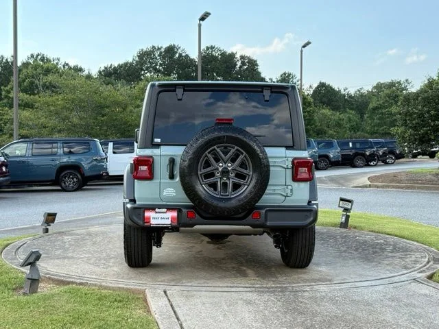New 2026 Earl Clearcoat Jeep Sport S image 6