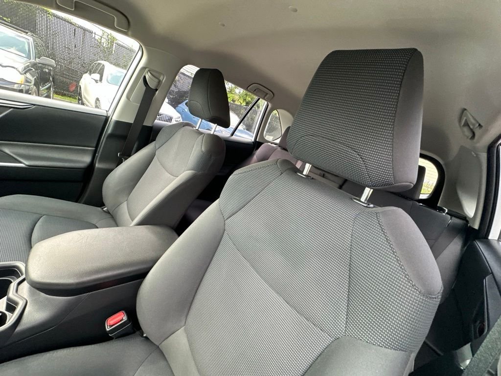Used 2019 White Toyota LE image 11