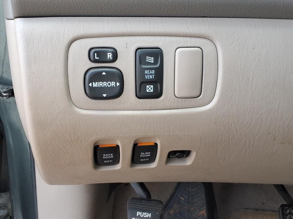 Used 2004 Green Toyota XLE image 22