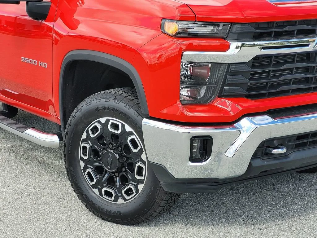2025 Chevrolet Silverado 3500HD LT - Photo 3
