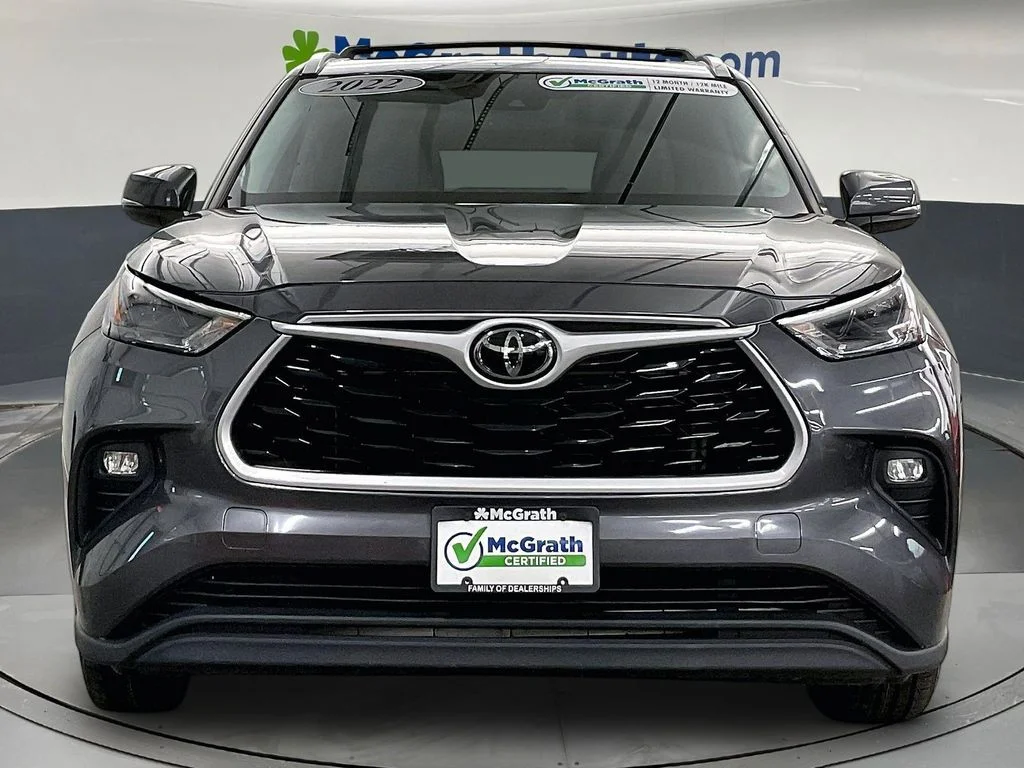 Used 2022 Gray Toyota XLE image 5
