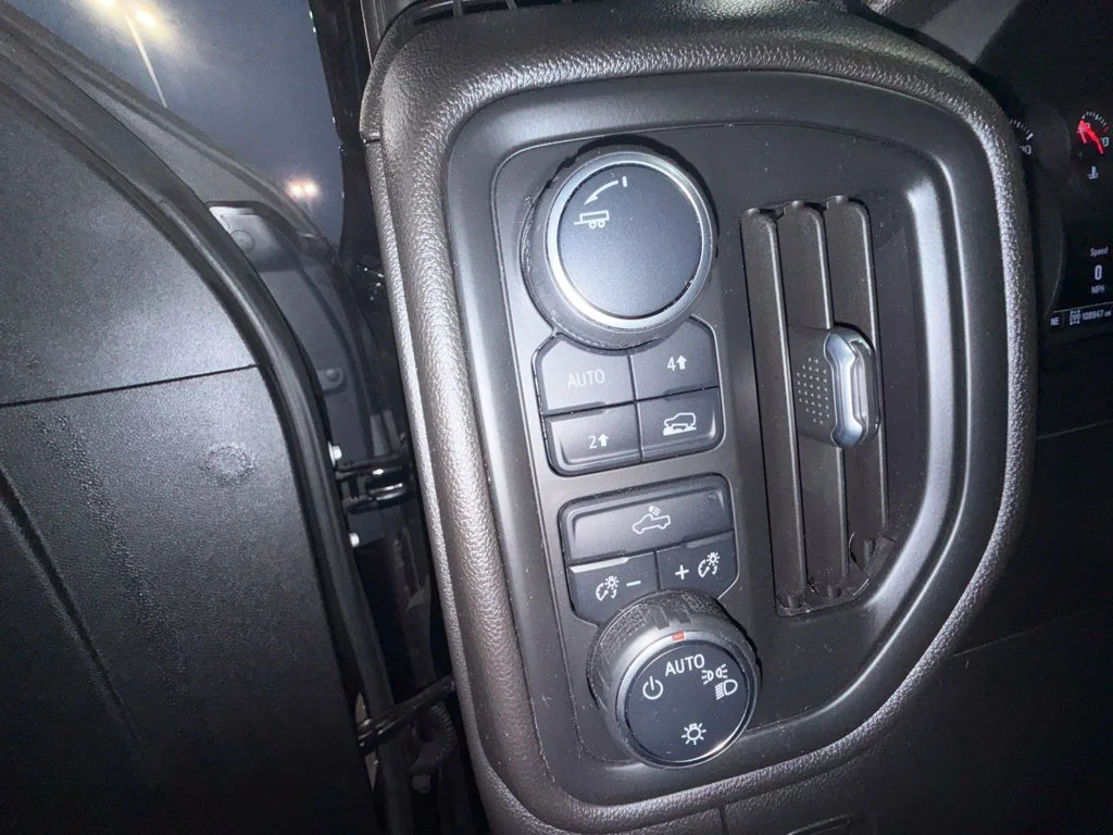 Used 2022 Black Chevrolet Custom image 26