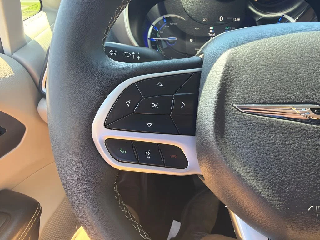 Used 2023 Silver Mist Clearcoat Chrysler Touring L image 26