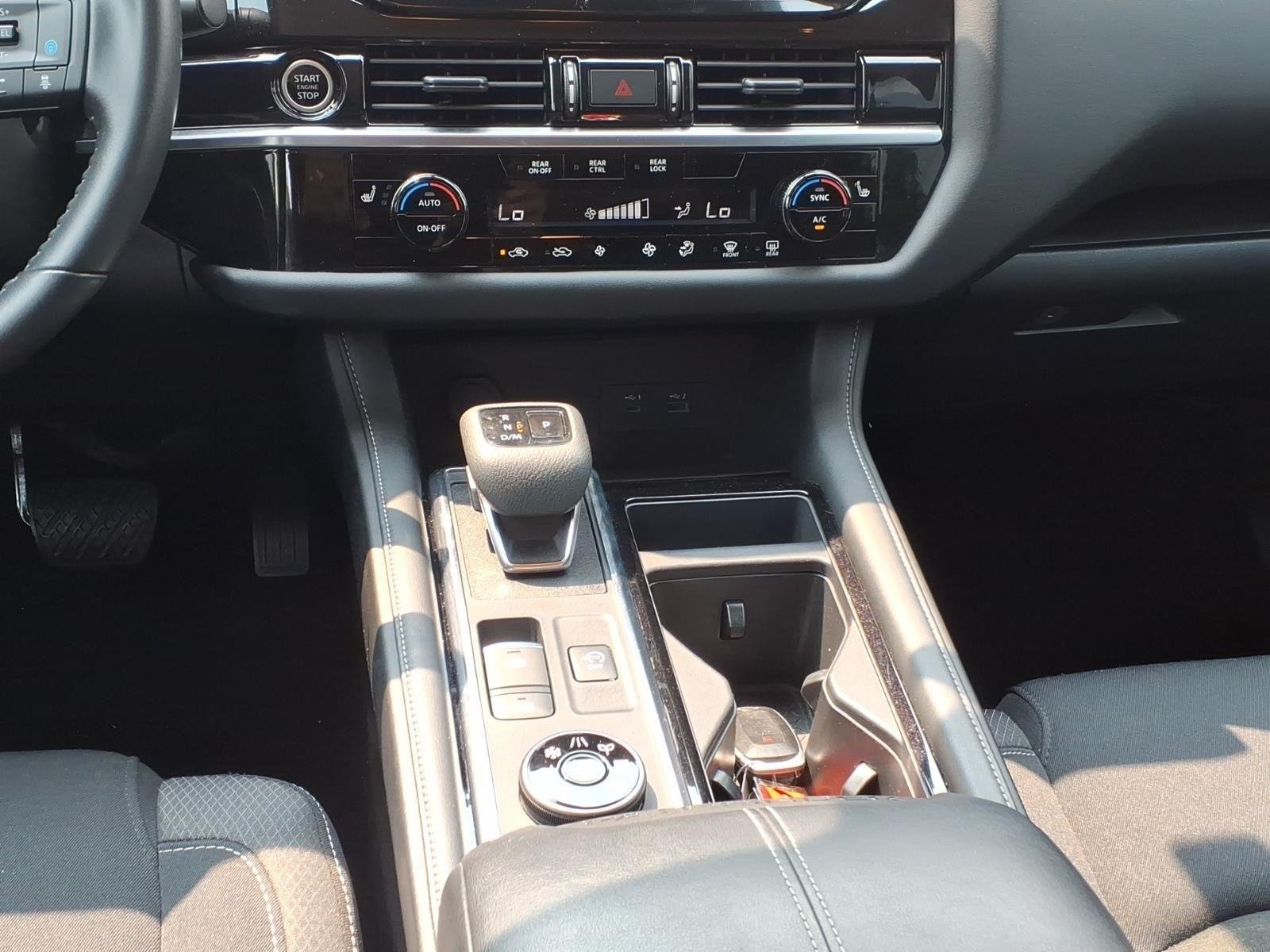Used 2024 Pearl White Tricoat Nissan SV image 18